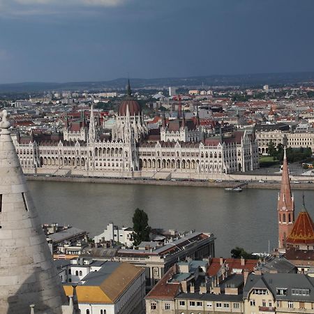 Budavar Bed And Breakfast Budapeste Exterior foto