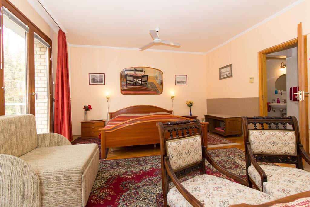 Budavar Bed And Breakfast Budapeste Exterior foto